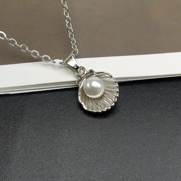 NWT silver seashell pearl necklace - Picture 5 of 5